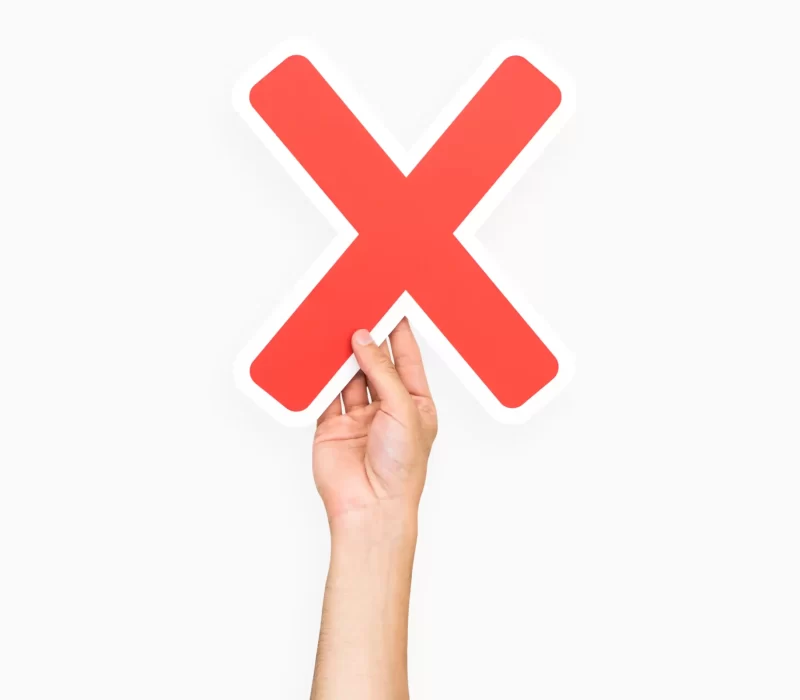 mano-que-sostiene-el-simbolo-de-multiplicacion_11zon